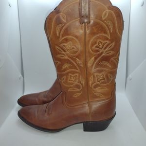 Women's Ariat cowboy boots.